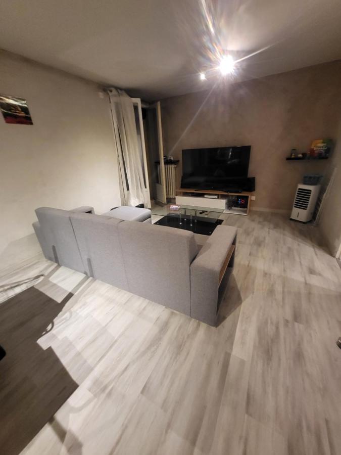 Chambre Neuve Dans Un Logement Partage A 10 Minute Du Circuit 24H Allonnes  Kültér fotó