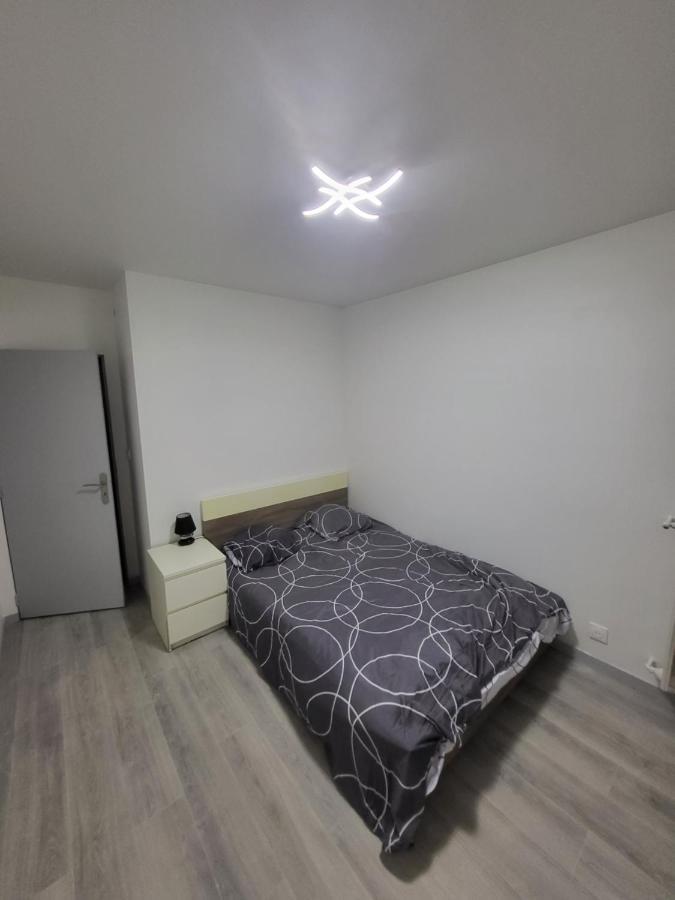 Chambre Neuve Dans Un Logement Partage A 10 Minute Du Circuit 24H Allonnes  Kültér fotó
